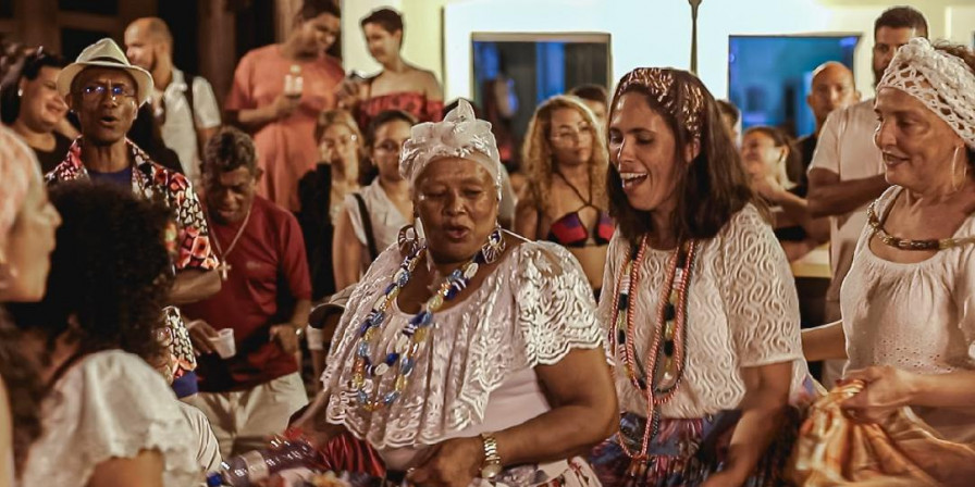 Em um formato envolvente, o Tambor de Crioula de Mestre Felipe vai aquecer a festa com sua apresentação no estilo "ferradura". (Foto: Divulgação)
