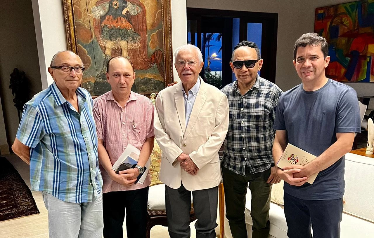O ex-presidente José Sarney entre os acadêmicos Benedito Buzar, Lourival Serejo, Salgado Maranhão e Felix Alberto Lima