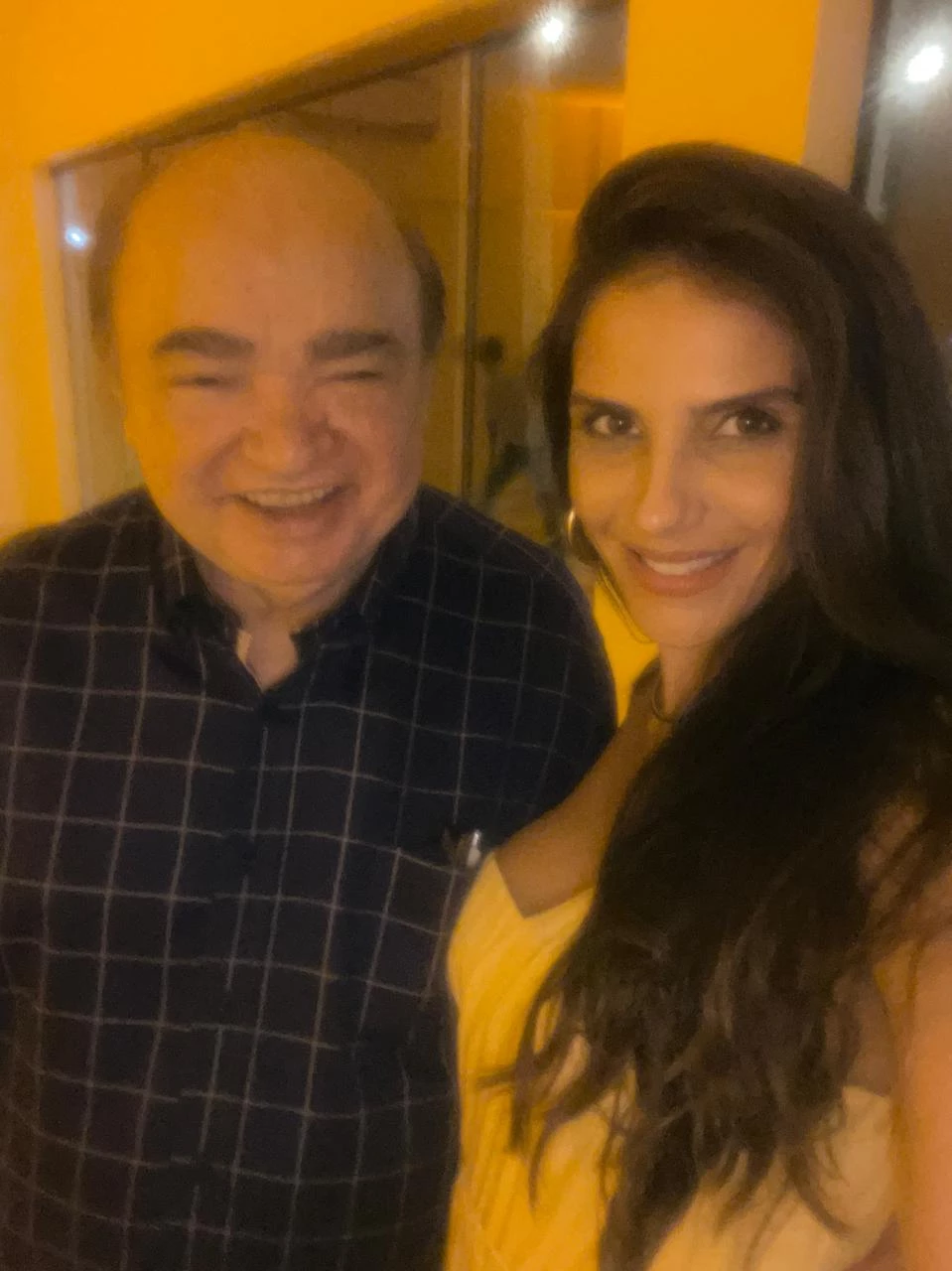 Em evento social recente, o Repórter PH colocando as conversas em dia com a bela modelo maranhense Ana Carolina De Déa