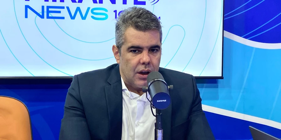Adriano Sarney, presidente da MOB, durante entrevista ao programa Ponto Final.