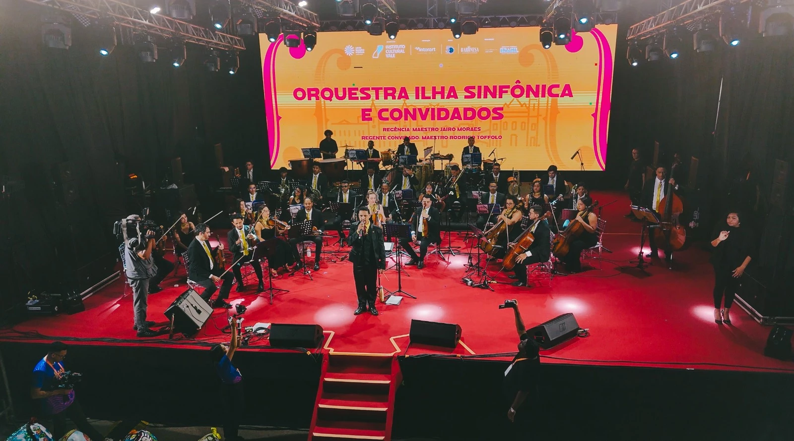 O ponto alto da noite foi o concerto da Orquestra Ilha Sinfônica e de grandes artistas. (Foto: Divulgação)