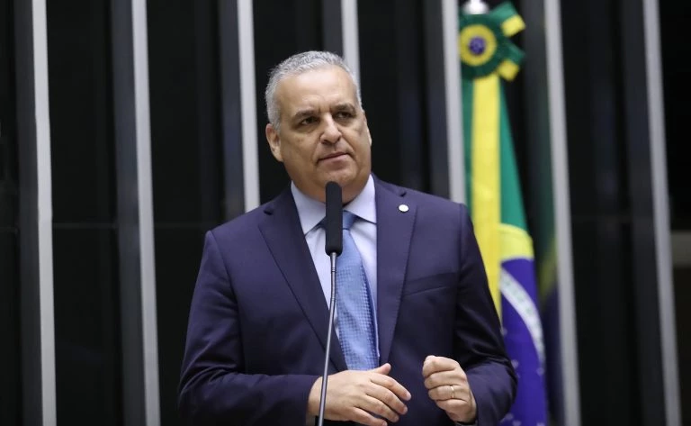 Alfredo Gaspar é anunciado por Flávio Bolsonaro como candidato a vice-presidente na chapa do PL para as eleições de 2026.