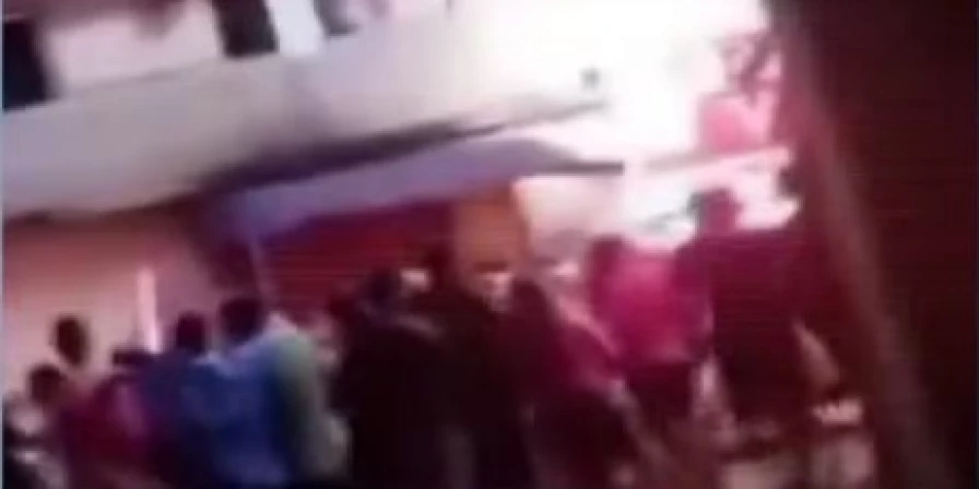 Mãe e filha morreram ainda no local do acidente, enquanto o marido da mulher e pai da criança foi socorrido em estado grave.