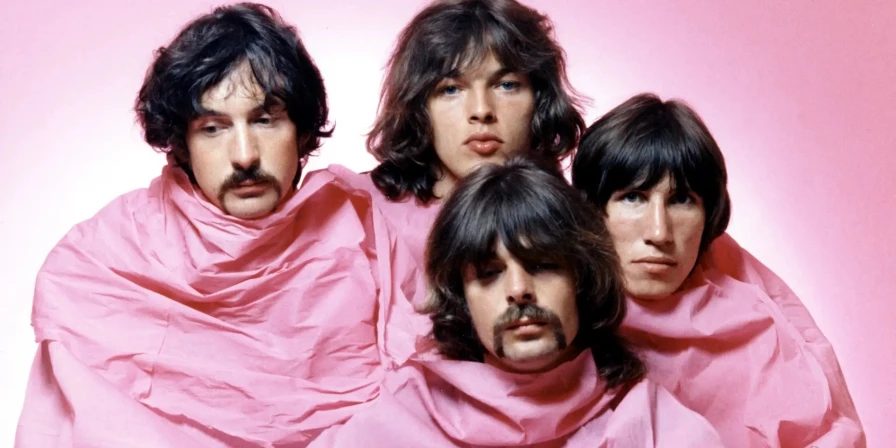 A Sony também adquiriu os direitos de uso do nome e da imagem da banda, o que inclui o icônico material gráfico associado a seus álbuns.