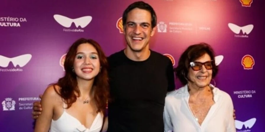 Betty Faria com Giulia Butler e Mateus Solano