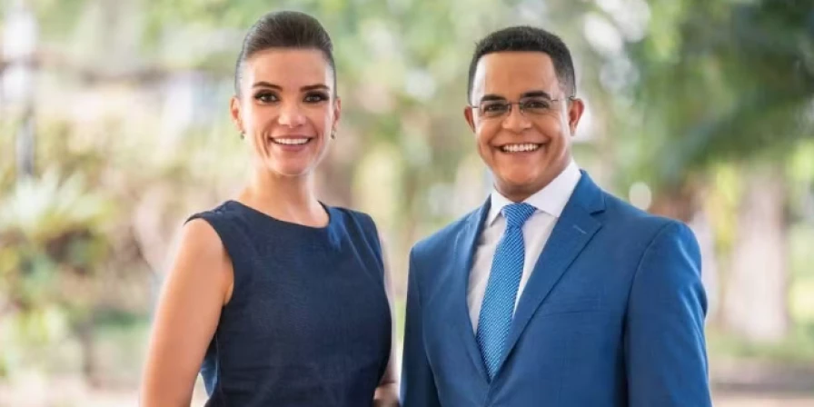 O "Bom Dia Sábado" será apresentado por Sabina Simonato e Marcelo Pereira.