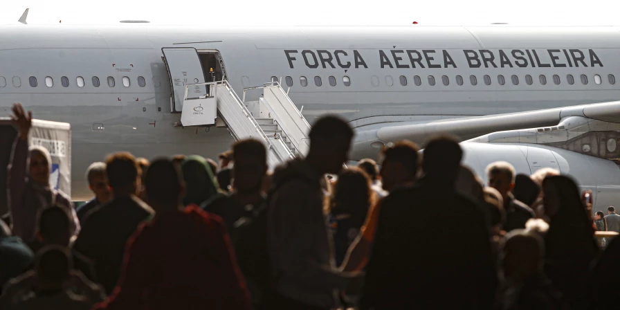 A logística de repatriação envolve o uso de aeronave e de servidores da Força Aérea Brasileira e um intenso trabalho de articulação do Itamaraty.