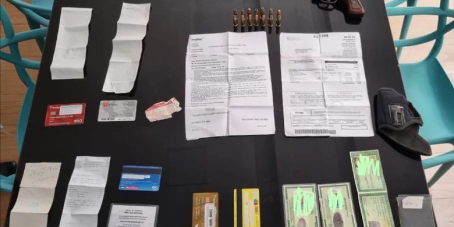 Material apreendido durante a operação.