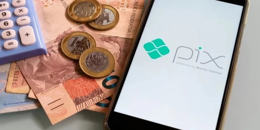 Transações via Pix, além de movimentações financeiras com cartão de crédito, entram no radar da Receita Federal.