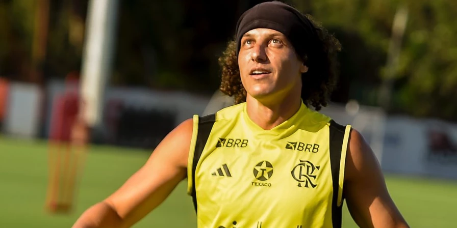 O zagueiro David Luiz durante treino do Flamengo.