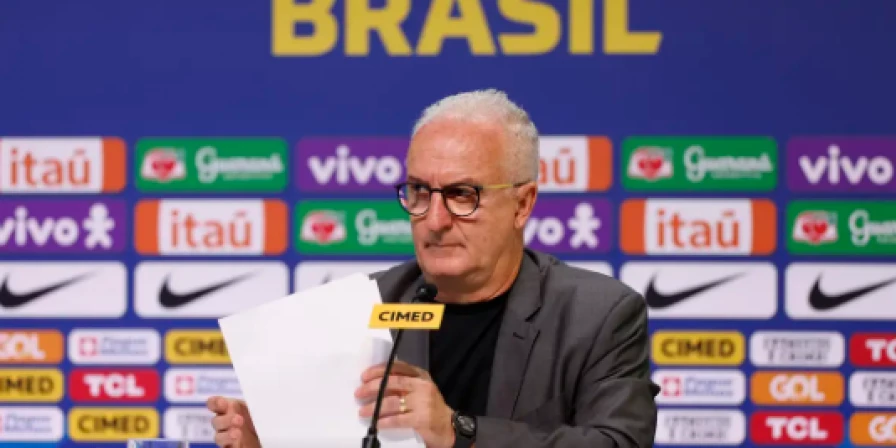 Técnico Dorival Júnior.