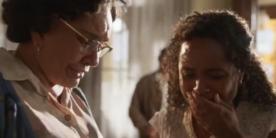 Na novela das 6, Beatriz, personagem de Duda Santos, descobre que a mãe, Clarice, está viva