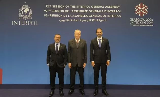 Delegado da PF Valdecy Urquiza (à direita) na Assembleia Geral da Interpol em Glasgow nesta terça-feira (5). (Foto: Divulgação/Polícia Federal)
