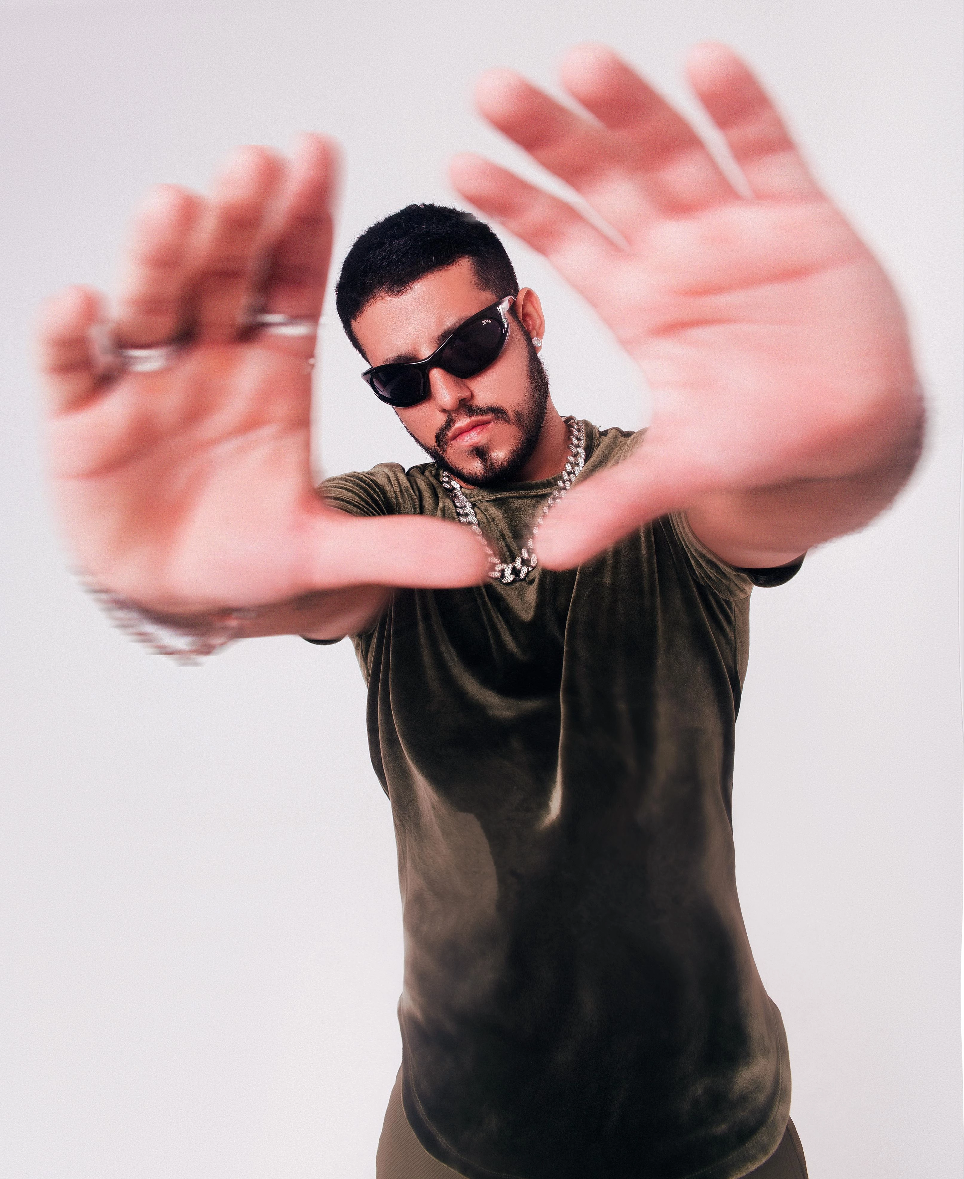 Victor Rivera lança o primeiro single de sua carreira solo. (Foto: Divulgação)