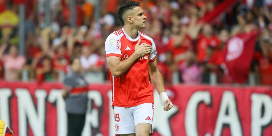 O Internacional derrotou o Fluminense no Beira-Rio.