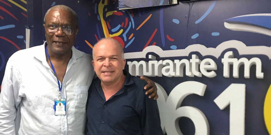 César Boaes no quadro Troca de Ideia, no Plugado na Mirante FM (Divulgação)