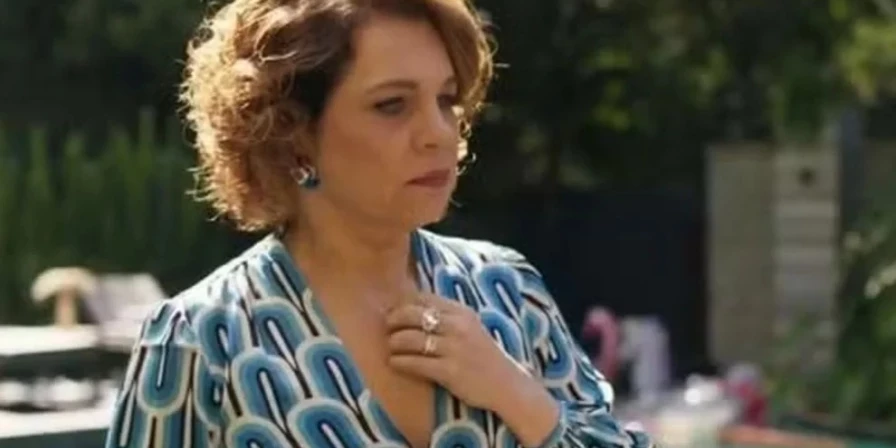 Violeta tenta falar com Cacá.