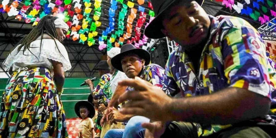 Composta por toadas de autoria de Alcelino Amorim (Ciloca), Luís Augusto (Lulu) e Alexandro Silva (Alex), a produção do álbum teve direção geral de Adriano Andrade e Josana Mendes, um dos coordenadores do grupo.