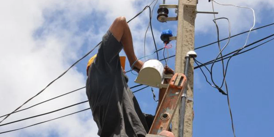 Acidentes acontecem devido ao manuseio inadequado da rede elétrica.