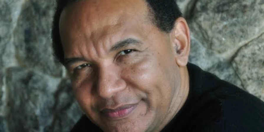 lém de poeta e jornalista, Salgado Maranhão é também compositor-letrista.