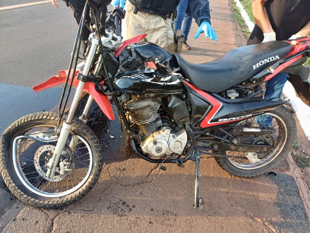 Moto envolvida em acidente fatal na BR-010. (Foto: Divulgação/PRF-MA)