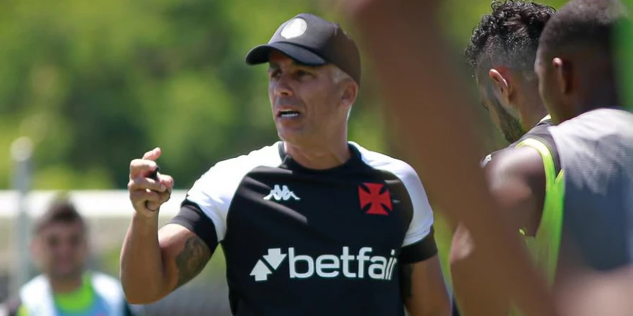 Felipe, técnico interino do Vasco.