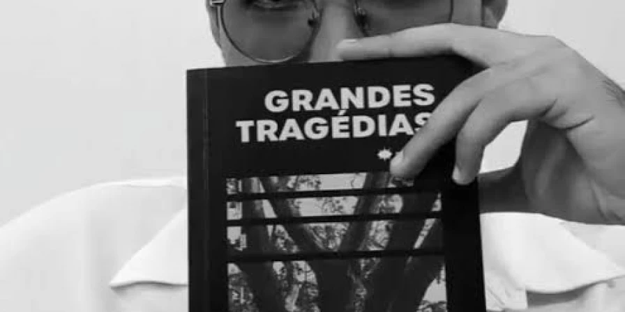 O Prêmio Livro do Ano será entregue a Júlio César no próximo mês de dezembro.