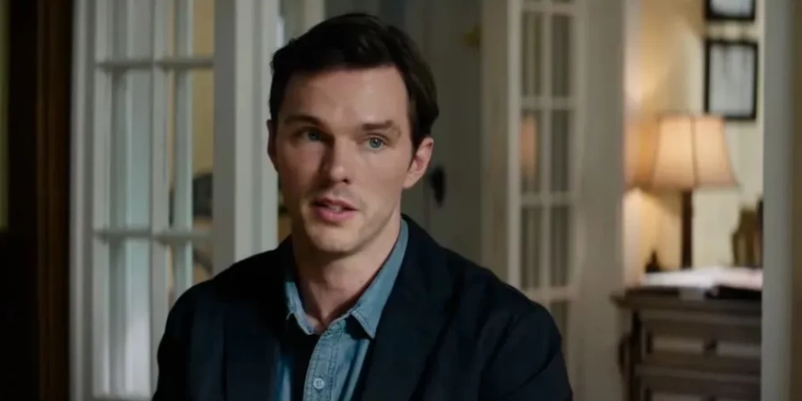 Nicholas Hoult estrela como Justin Kemp em “Jurado Nº2“.