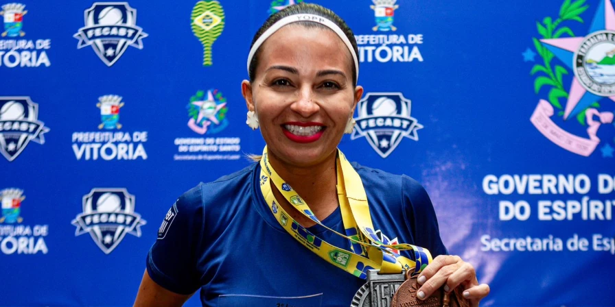 A maranhense Nathalia Couto foi prata no Brasileiro Oficial de Beach Tennis.