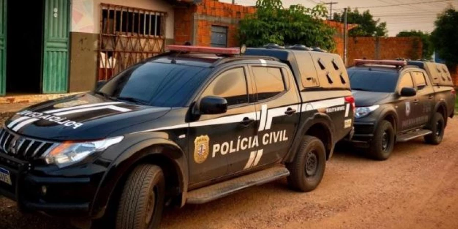 Policiais prendem quatro pessoas durante operação em Imperatriz.