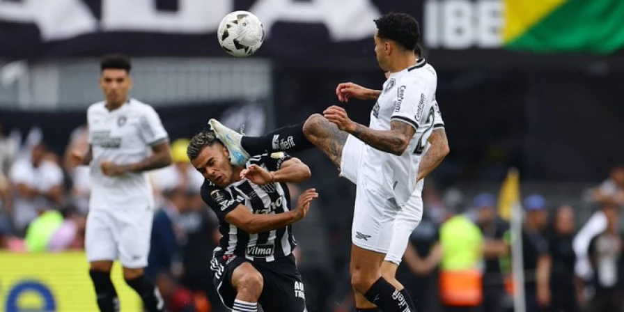 Partida começou com lance violento protagonizado pelo volante Gregore, do time que se tornou posteriormente campeão