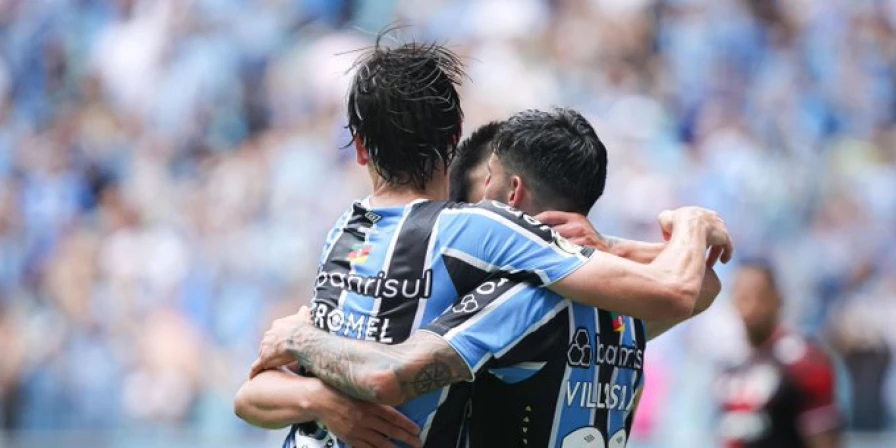 Time gaúcho derrotou neste domingo (1º) o São Paulo, atuando na Arena do Grêmio
