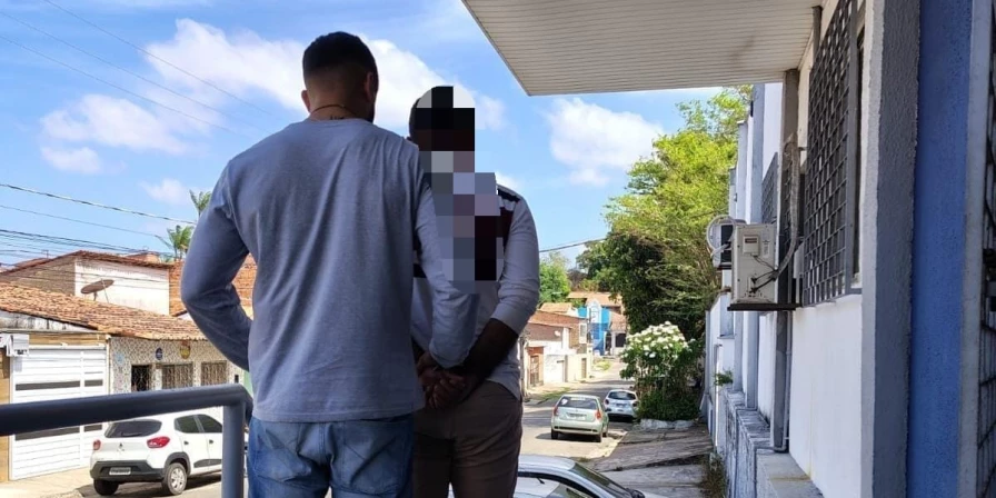 O mandado de prisão preventiva foi expedido pela Justiça após representação da Delegacia de Roubos e Furtos (DRF), responsável pelas investigações.
