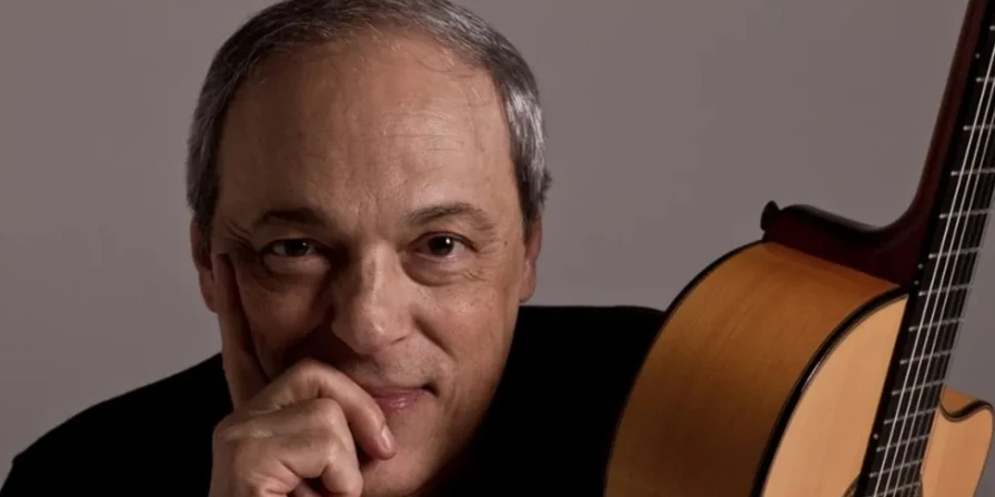 Cantor toquinho.