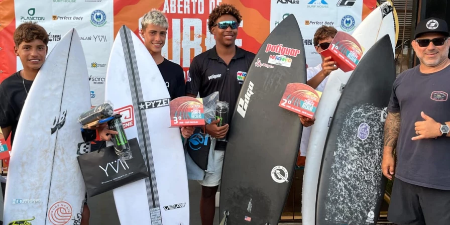 O maranhense Kadu Pakinha brilhou na última etapa do Aberto de Surf Recreio.