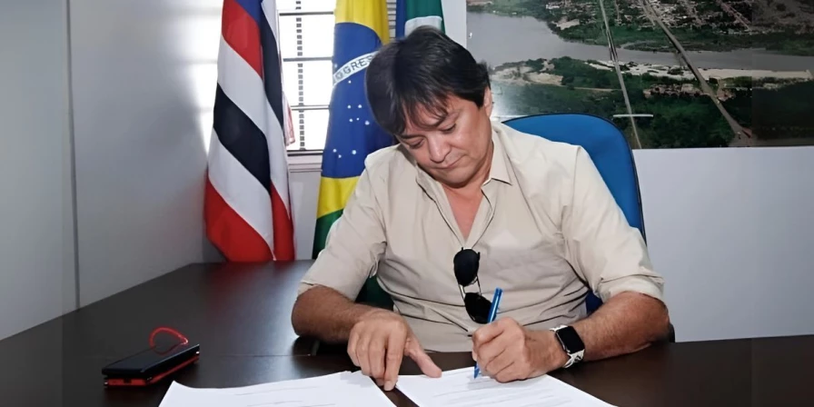 Salários de parte do funcionalismo, incluindo do prefeito (foto), seguiram índices oficiais da inflação.
