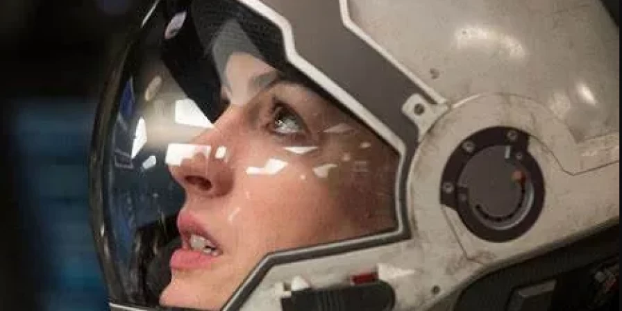 Anne Hathaway em Interestelar (2014).