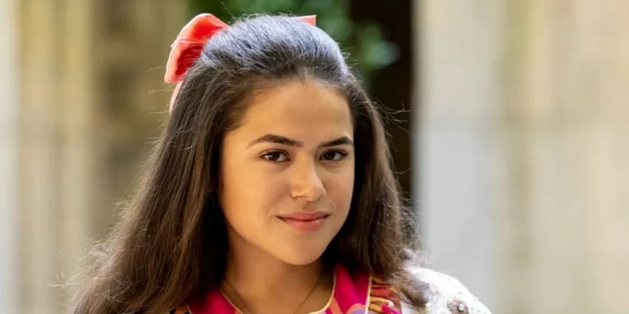 Bia adultera os bombons a serem servidos no concurso.