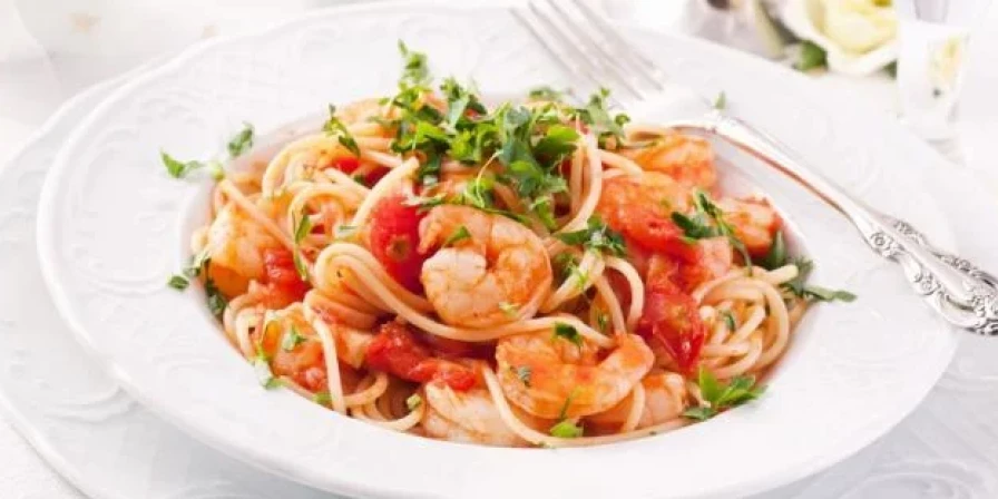 Macarrão ao molho de camarão.