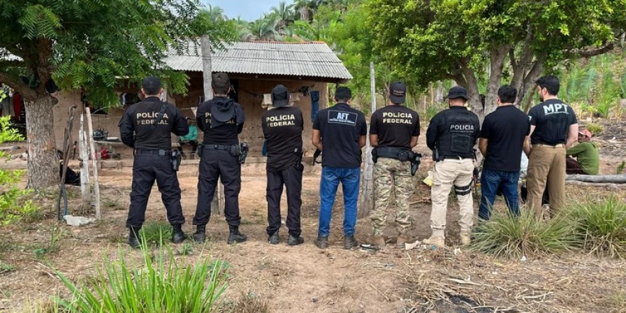 Polícia Federal resgatou trabalhadores em Lago da Pedra e em São Francisco do Maranhão.