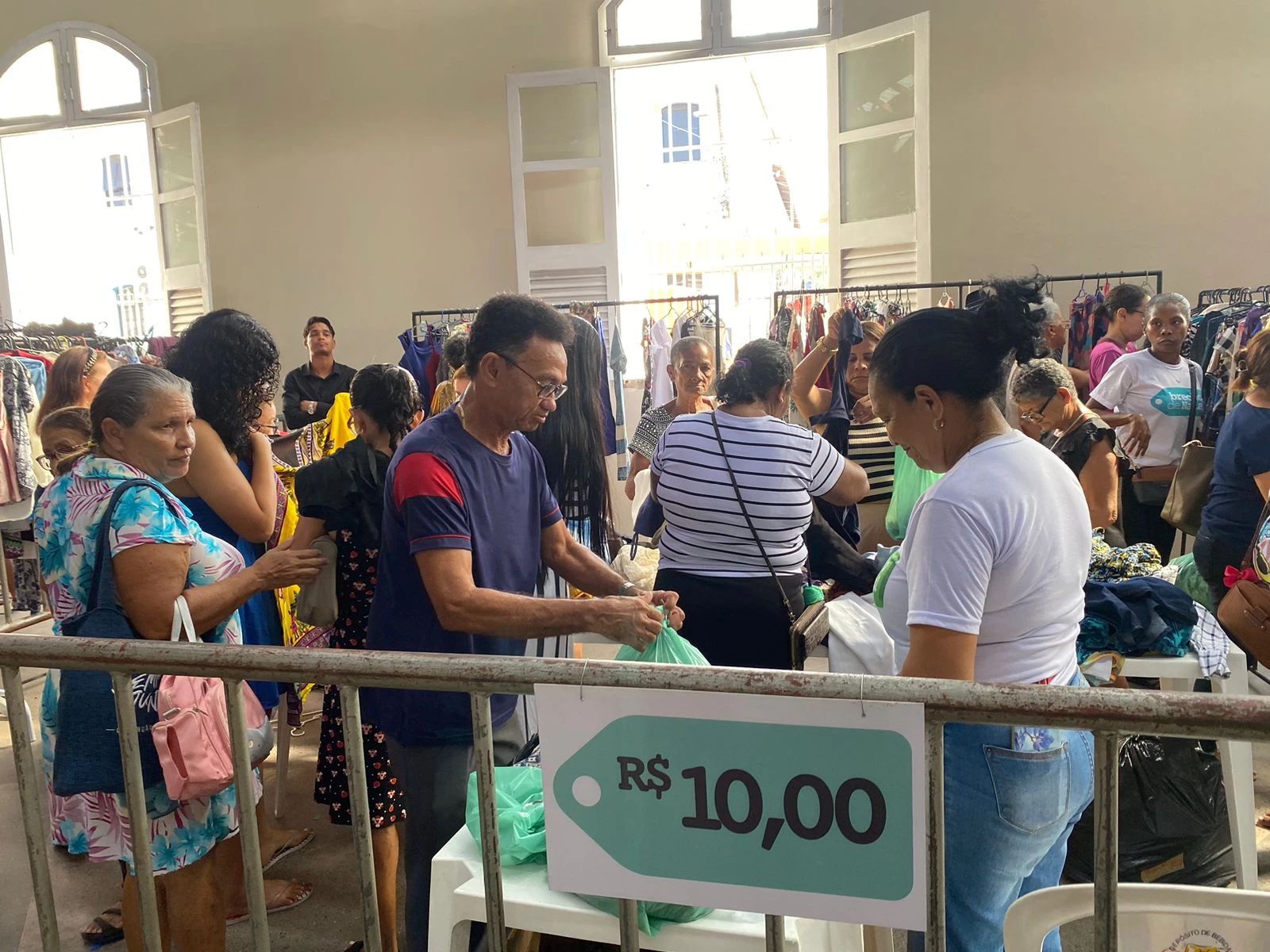 Brechó de Natal conta com peças e preços variados. (Foto: Luanda Sales / Grupo Mirante)