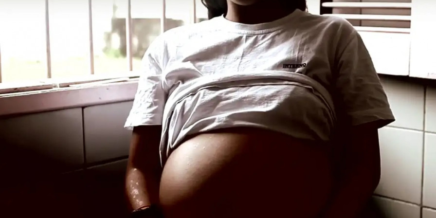 Homem agride esposa grávida