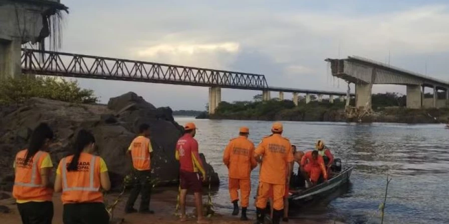 Operação de resgate de vítimas continua no rio Tocantins.