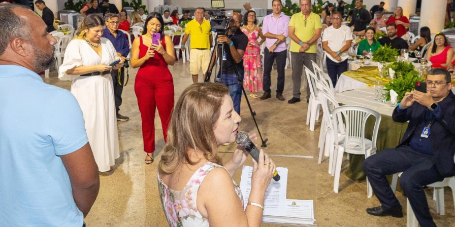 Iracema Vale fez anúncio na ocasião da festa dos servidores