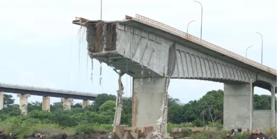 A ponte que liga o Maranhão ao Tocantins desabou no no domingo (22)