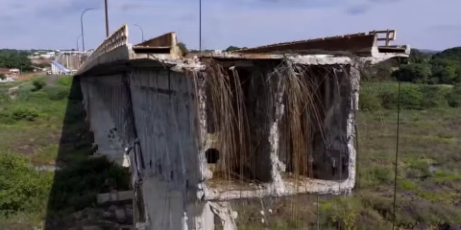 Implosão da estrutura que restou da ponte será m fevereiro.