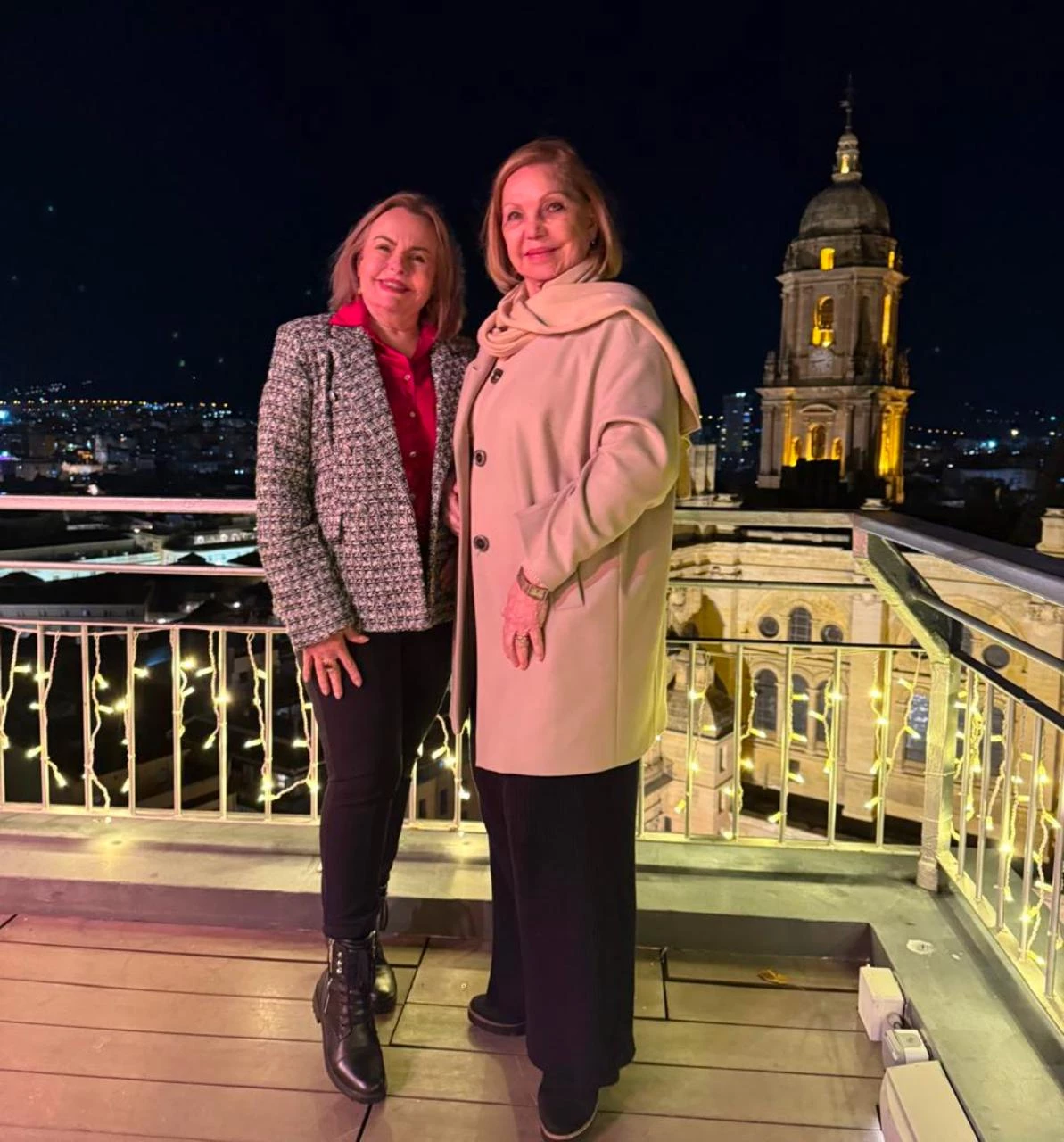 EM MÁLAGA, na Espanha, terra natal do pintor espanhol Pablo Picasso, houve o encontro festivo de duas famílias do Maranhão, na quinta-feira: os Salgueiro e os Medeiros. Na foto, Rose Medeiros e Rosimar Salgueiro