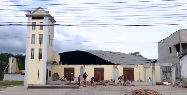 Parte da frente da igreja de Bom Jardim caiu. (Foto: Reprodução/TV Mirante)