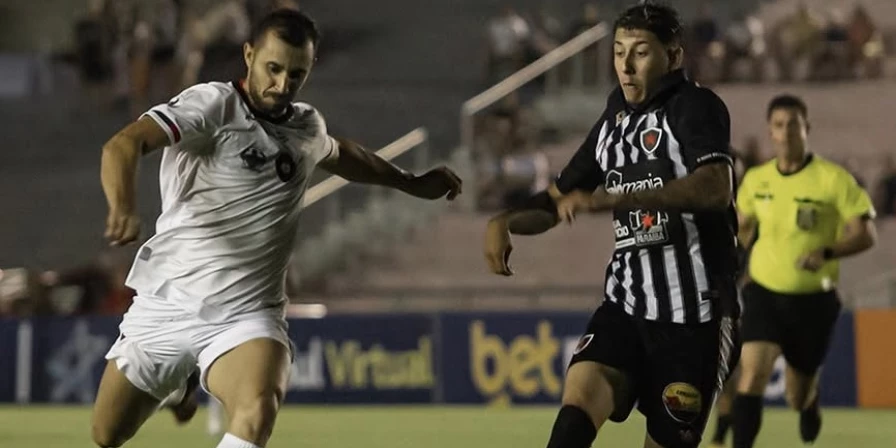 Danilinho fez o gol da vitória e da classificação rubro-negra.