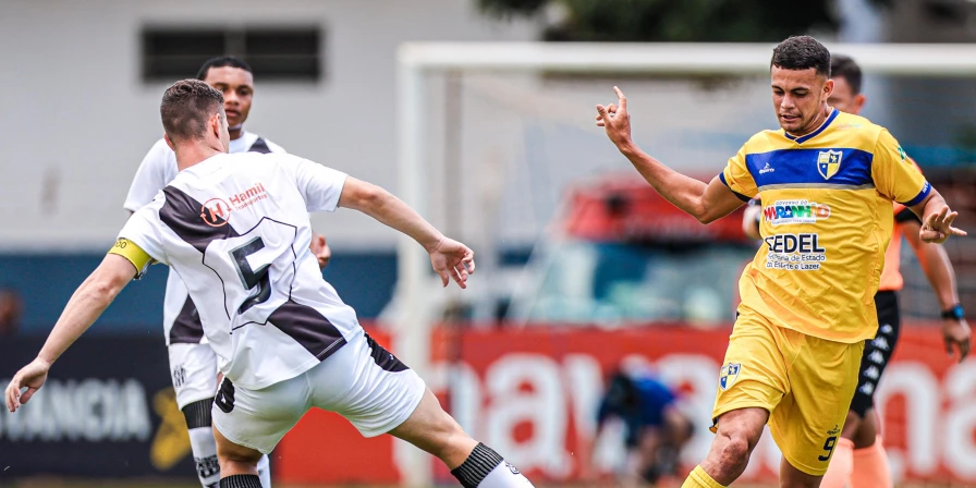 Apesar de expulsão contra o time maranhense, IAPE conseguiu o 0 a 0 contra a Ponte Preta (SP)